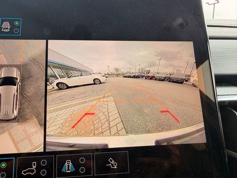 Used 2024 GMC Acadia Elevation image 18