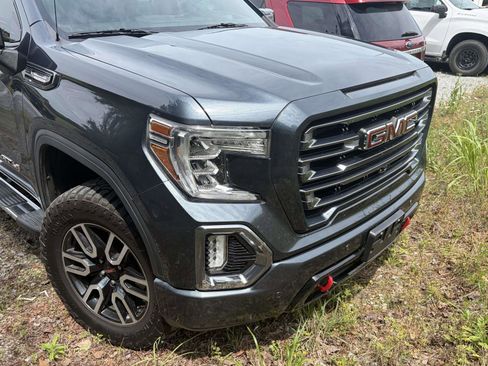 Used 2021 GMC Sierra 1500 AT4 w/ AT4 Premium Package AWD/4WD image 4