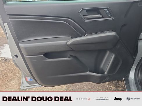 Used 2024 Chevrolet Colorado Trail Boss w/ Technology Package AWD/4WD image 11