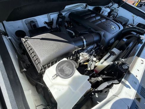 Used 2017 Toyota Tundra SR5 AWD/4WD image 24