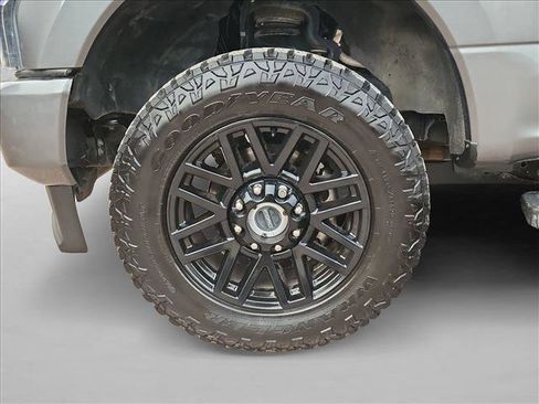 Used 2022 Ford F350 Lariat w/ Black Appearance Package image 22