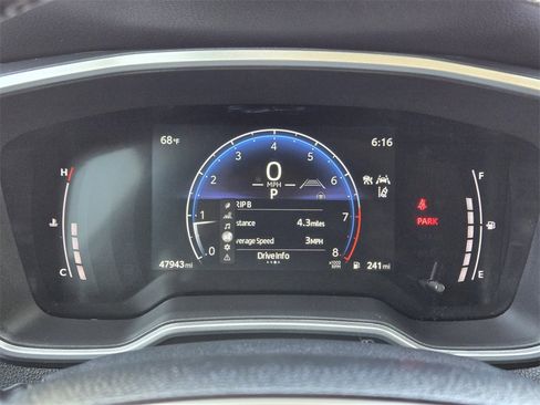 Used 2024 Toyota Corolla Cross XLE image 6