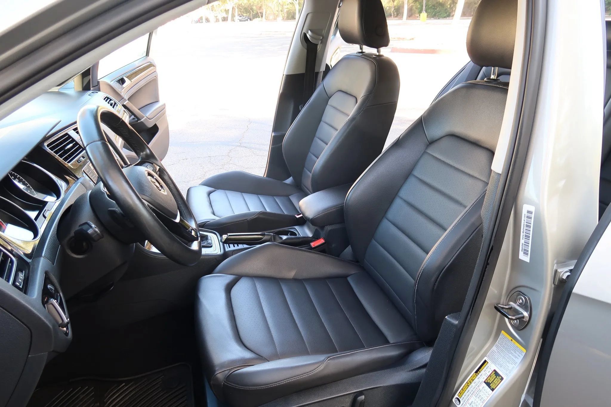 Used 2015 Volkswagen Golf SEL FWD image 16