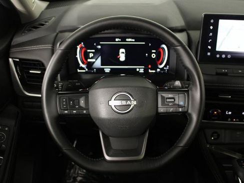Certified 2025 Nissan Rogue Platinum FWD image 10