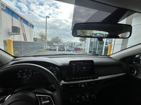 Used 2024 Kia Forte LXS image 31