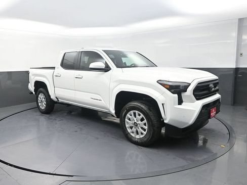 Used 2026 Toyota Tacoma SR5 AWD/4WD image 10