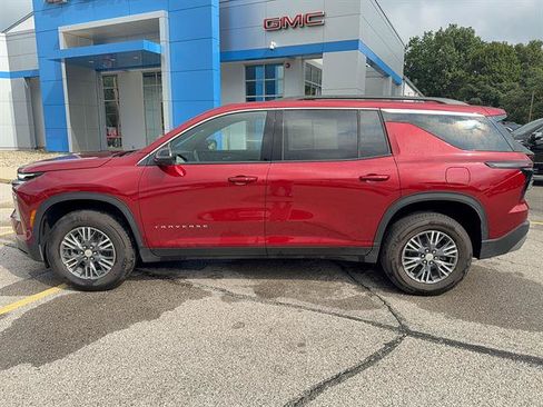 Certified 2025 Chevrolet Traverse LT w/ Driver Confidence Package FWD image 3