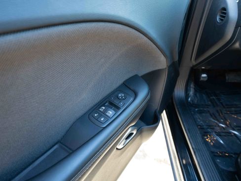 Used 2015 Dodge Challenger SXT image 7