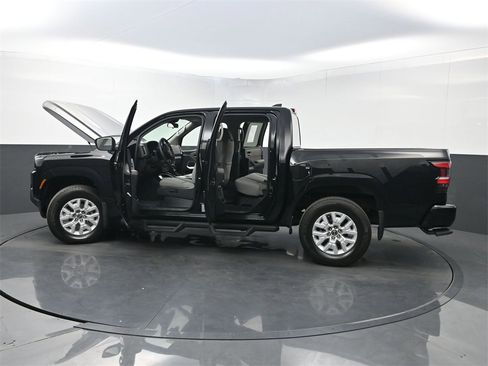 Used 2023 Nissan Frontier SV w/ Technology Package image 35