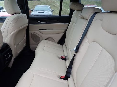 New 2025 Jeep Grand Cherokee Limited w/ Luxury Tech Group II image 13