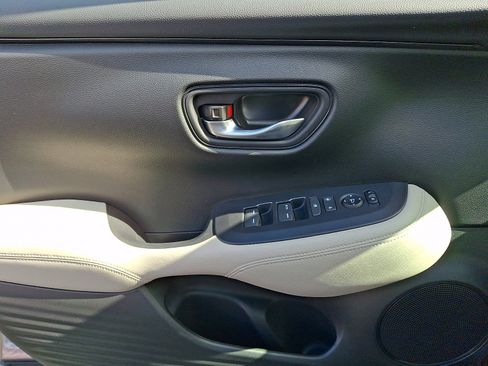 Certified 2024 Honda HR-V LX image 11