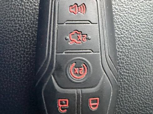 Used 2017 Ford Explorer XLT w/ Equipment Group 201A AWD/4WD image 29