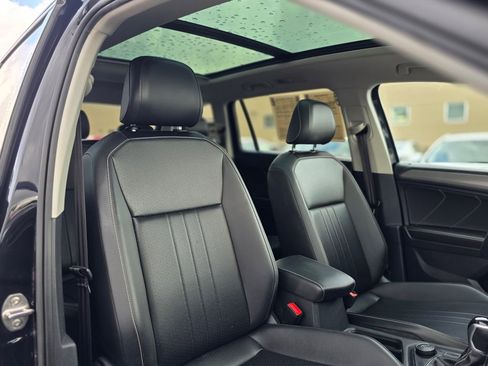 Used 2024 Volkswagen Tiguan SE image 11