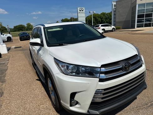 Used 2018 Toyota Highlander Limited FWD image 4