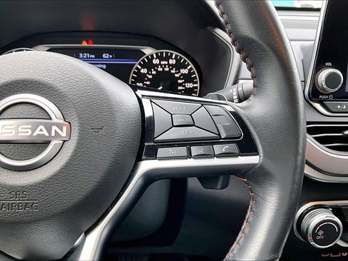 Used 2025 Nissan Altima 2.5 SR image 23