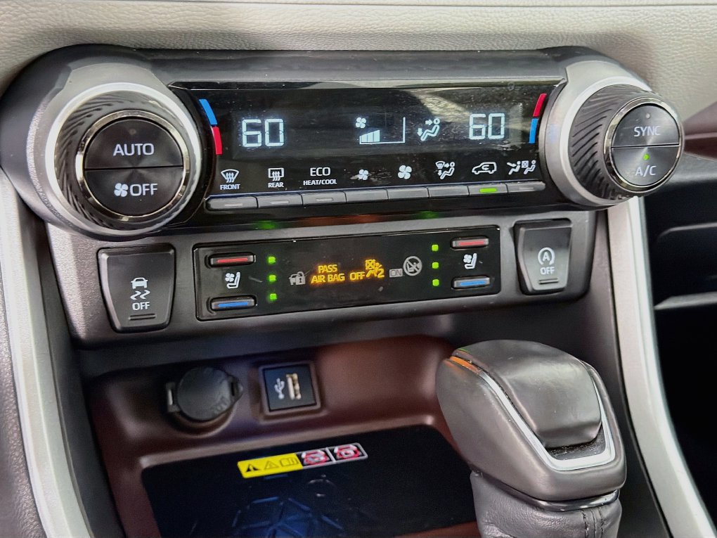 Used 2024 Toyota RAV4 Limited w/ Advanced Technology Package FWD image 20