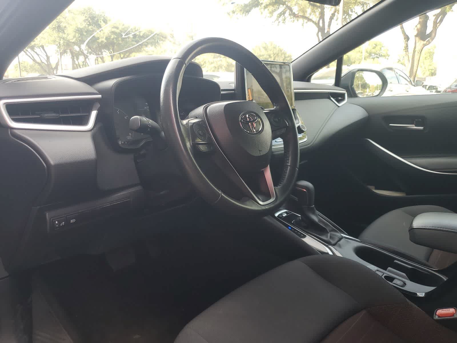 Used 2025 Toyota Corolla SE FWD image 2