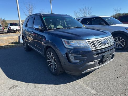 Used 2017 Ford Explorer Platinum image 3