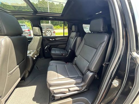Used 2022 GMC Yukon XL Denali image 14