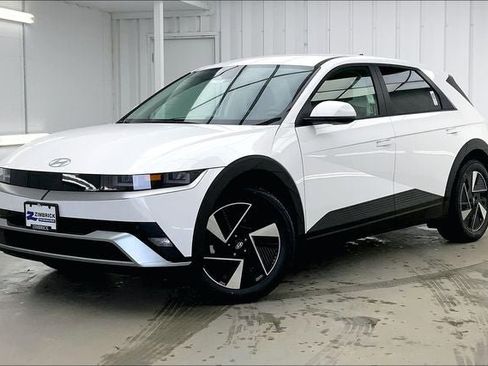 Used 2025 Hyundai Ioniq 5 SE image 2