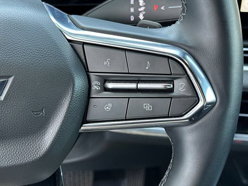 Used 2025 Chevrolet Equinox LT w/ Safety and Technology Package FWD image 32