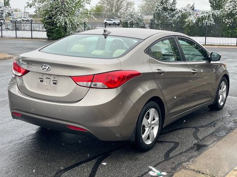Used 2013 Hyundai Elantra GLS w/ Preferred Pkg image 5