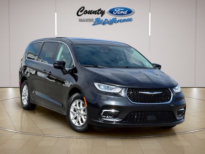 Used 2023 Chrysler Pacifica Touring-L