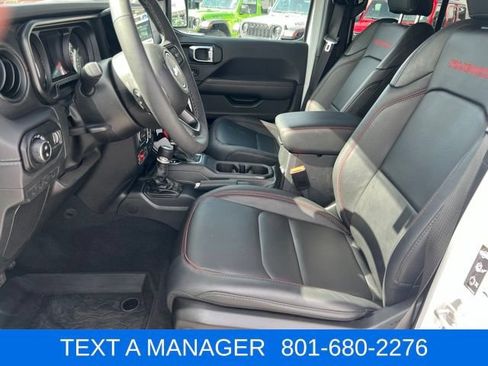 Used 2025 Jeep Gladiator Rubicon AWD/4WD image 13