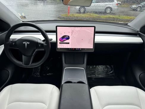 Used 2021 Tesla Model Y Long Range image 8