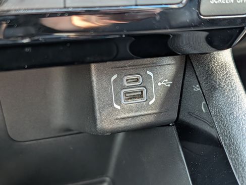 Used 2025 Jeep Compass Latitude w/ Convenience Group AWD/4WD image 24