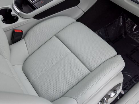 New 2025 Porsche Macan image 47