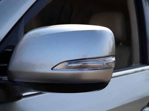 Used 2021 Lexus LX 570 4WD w/ 3rd Row & Luxury Pkg image 21