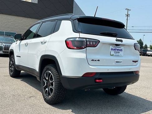 Used 2025 Jeep Compass Trailhawk AWD/4WD image 5