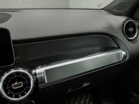 Used 2020 Mercedes-Benz GLB 250 4MATIC image 23