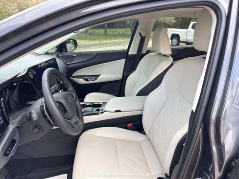 Used 2025 Lexus NX 350h AWD w/ Accessory Package (2T) image 19