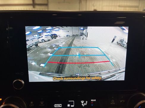 Certified 2023 Toyota Highlander XLE image 20