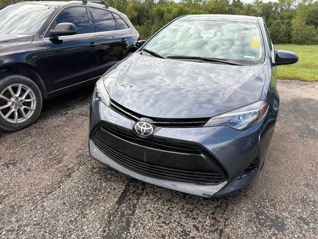 Used 2017 Toyota Corolla LE w/ Carpet Mat Package (TMS) FWD image 4