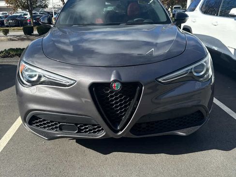 Used 2022 Alfa Romeo Stelvio Veloce image 2
