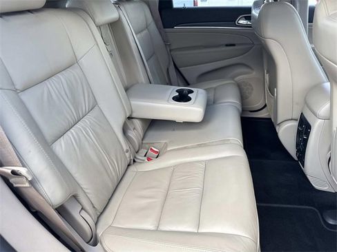Used 2014 Jeep Grand Cherokee Limited image 12