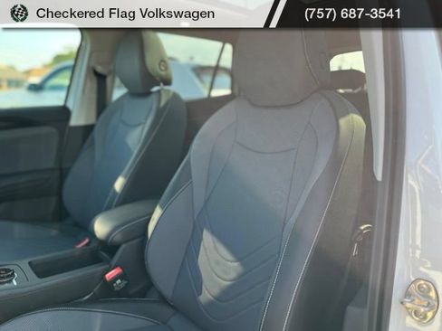 Used 2025 Volkswagen Tiguan SE AWD/4WD image 23