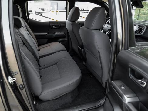 Used 2019 Toyota Tacoma TRD Sport w/ Technology Package image 45