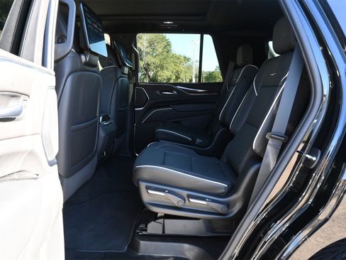 Used 2024 Cadillac Escalade Premium Luxury image 20