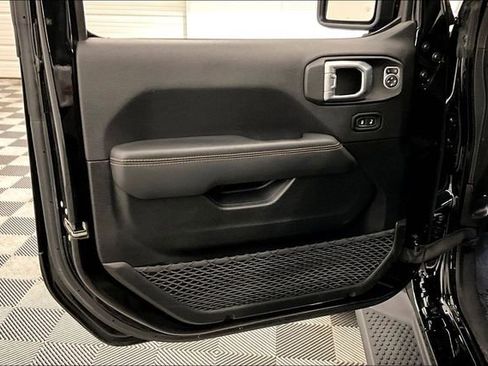 Used 2023 Jeep Wrangler Unlimited Sahara image 20