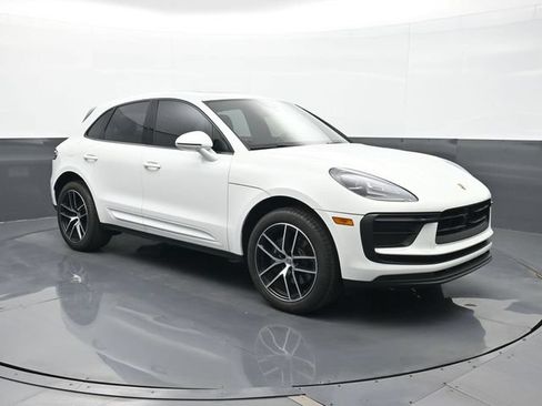 Certified 2024 Porsche Macan AWD/4WD image 23