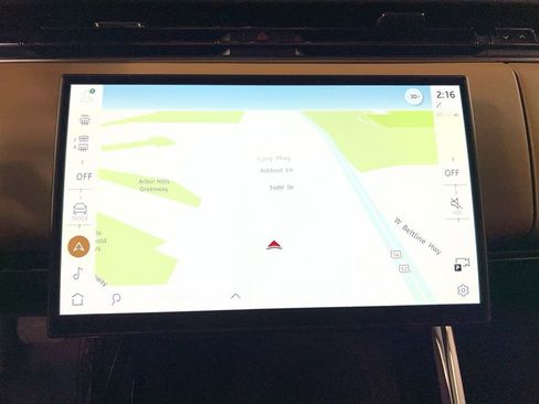 Used 2024 Land Rover Range Rover Sport SE image 12