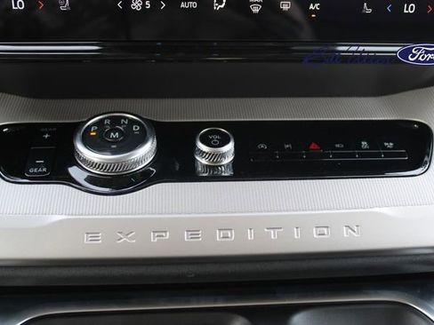 New 2025 Ford Expedition Active image 14