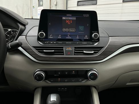 Used 2025 Nissan Altima 2.5 SV image 26