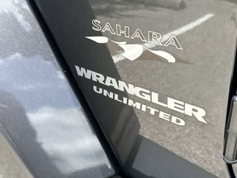 Used 2017 Jeep Wrangler Unlimited Sahara w/ Max Tow Package AWD/4WD image 15