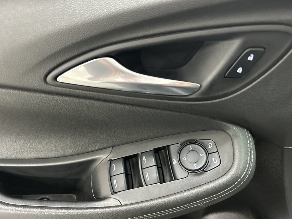 Certified 2023 Buick Encore GX Preferred w/ Cold Weather Comfort Package AWD/4WD image 11