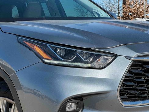 Used 2021 Toyota Highlander Limited image 3
